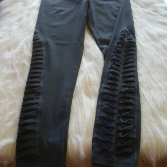 VS gray total knockout twisted pleat mesh legging - Picture 8 of 12
